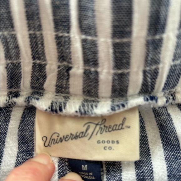 Blue and white striped loose fitting shorts - Picture 3 of 3